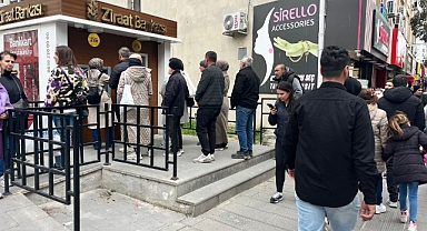 Kırklareli’nde Emekliler Maaş Günü Kuyruğunda: ATM’lerde Yoğunluk