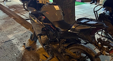 Otomobille çarpışan motosiklet sürücüsü yaralandı