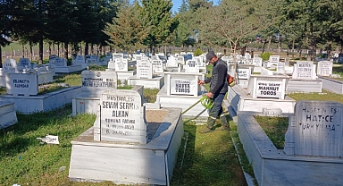 Pehlivanköy'de Bayram Öncesi Mezarlık Temizliği