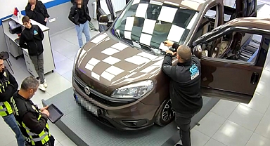 Satış sonrası ekspertize götürülen hafif ticari aracın alt kısmı ‘zulaya’ dönüştürülmüş