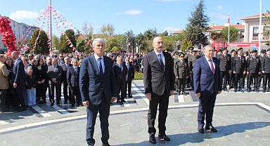 Kırklareli'nde 23 Nisan Coşkusu! Atatürk Anıtında Anlamlı Tören