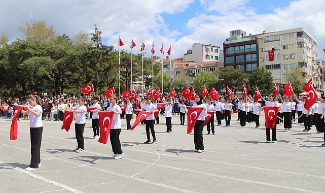  Kırklareli’nde Bayram Sevinci! Öğrencilerden Muhteşem 23 Nisan Gösterileri 