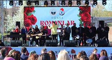 Kırklareli'nde Romanlar Günü Coşkusu: Renkli Görüntüler Damga Vurdu