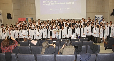 KLÜ Tıp’ta Beyaz Önlük Heyecanı; Tıp Öğrencileri Beyaz Önlüklerini Giydi