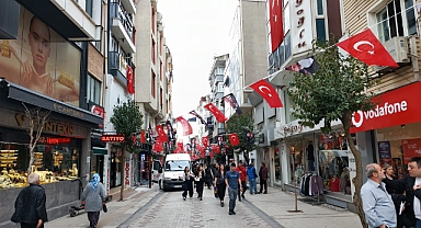 Şehir Bayrama Hazır! Kırklareli'nde 23 Nisan Öncesi Renkli Görüntüler