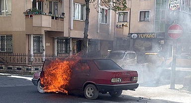 Seyir halindeyken alev alan otomobil yandı