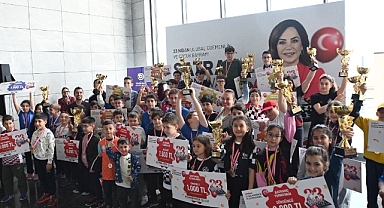 TEKİRDAĞ'DA HAMLELER 23 NİSAN İÇİN YAPILDI, SATRANÇ TURNUVASINDA ŞAMPİYONLAR BELİRLENDİ