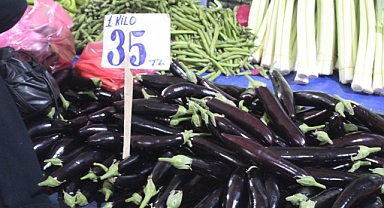 Vatandaşlara Müjde! Kapalı Pazarda Patlıcan Ucuzladı