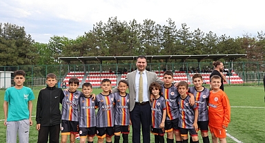 Başkan Yayla Tribünden Oğlu Kaan'ı Takip Etti