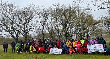Doğaseverlerden Zorlu Hava Şartlarında Zirve Yürüyüşü