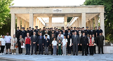 Kırklar Şehitliği’nde Duygulandıran Görüntüler