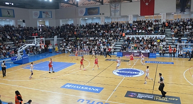 Kırklareli Belediyesi Kadın Basketbol Takımı Turgutlu'yu Devirdi