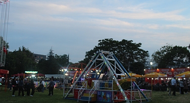Kırklareli'nde Festival Heyecanı: Lunapark Büyük İlgi Görüyor