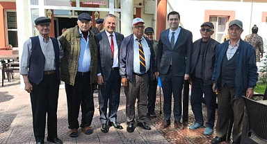 Müdür Sezen ve Müdür Özbaş Yaşlılarla Bir Araya Geldi