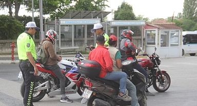 Pınarhisar’da Trafik Denetimleri Aralıksız Sürüyor! Motor Sürücülerine Hayati Uyarılar