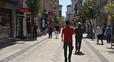 Sıcaklıklar 27 Dereceye Ulaştı: Sokaklarda Yaz Hareketliliği Başladı