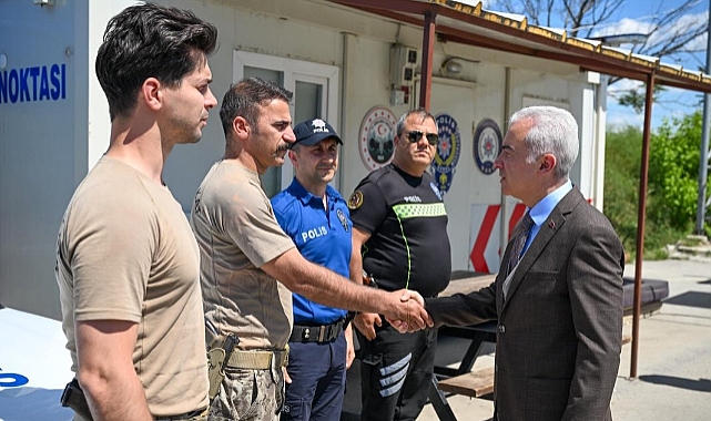 Vali Uğur Turan'dan Görev Başındaki Polislere Ziyaret
