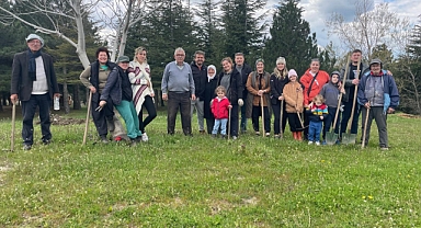 Yenice Köyü'nde Şenlik Öncesi Doğaya Nefes: Fidanlar Toprakla Buluştu
