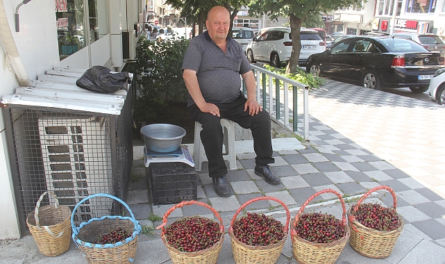 Kırklareli'nin Meşhur Karahıdır Kirazı Tezgâhlardaki Yerini Aldı