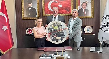 Pehlivanköy Halk Eğitimden Başkan Hoşgör'e Özel Fotoğraf Hediyesi