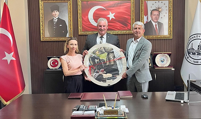 Pehlivanköy Halk Eğitimden Başkan Hoşgör'e Özel Fotoğraf Hediyesi