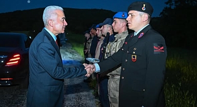 Vali Uğur Turan'dan Terzidere Jandarma Yol Kontrol Noktasına Bayram Ziyareti